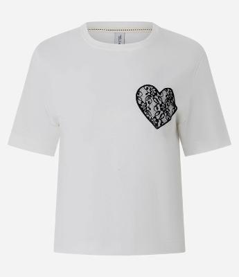 Camiseta em Algodão com Coração Bordado em Renda