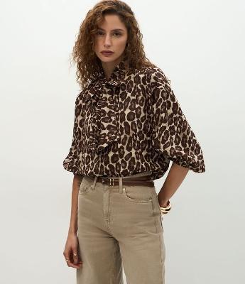 Blusa em Viscose com Manga Bufante e Estampa Animal Print
