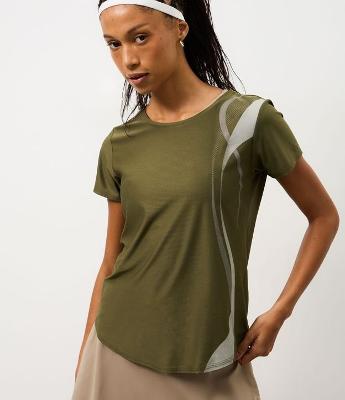 Camiseta Esportiva com Estampa de Ondas
