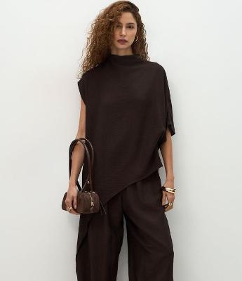 Blusa Ampla em Viscose com Barra Assimétrica
