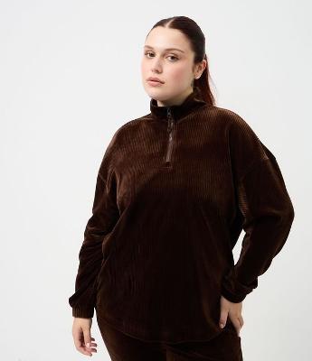 Jaqueta Esportiva em Plush com Gola Alta Curve & Plus Size