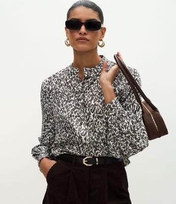 Camisa Acetinada com Manga Bufante