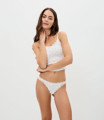 Pijama Short Doll em Viscose com Estampa Floral e Renda