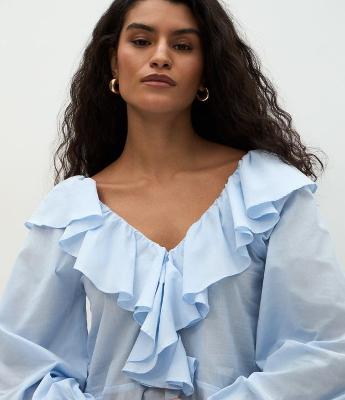 Bata Peplum com Manga Bufante e Babados