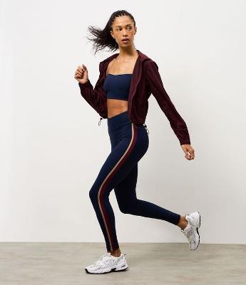 Calça Legging Esportiva em Microfibra com Recorte Contrastante