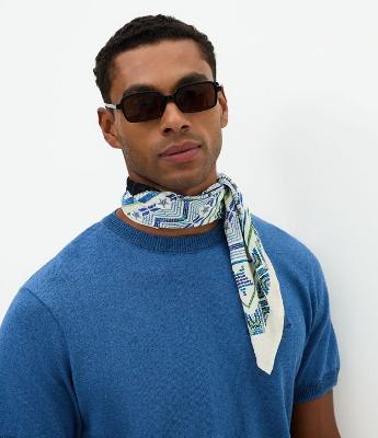 Lenço Quadrado com Estampa Boi Caprichoso