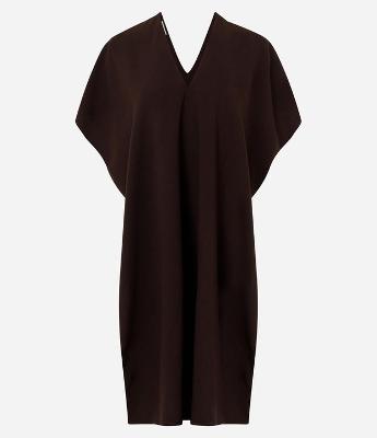 Blusa Bata Alongada com Mangas Amplas e Decote Canoa