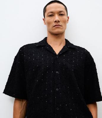 Camisa Boxy Texturizada em Paetê com Gola Gowling