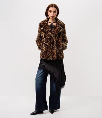 Jaqueta Curta Animal Print com Pelo Sintético
