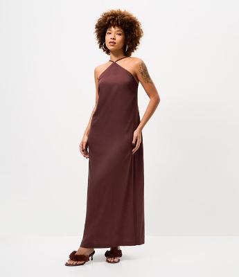Vestido Midi em Viscolinho com Decote Halter e Fendas Laterais