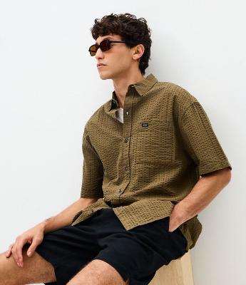 Camisa Manga Curta com Gola Bowling e Textura