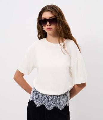 Blusa Boxy em Algodão com Aplicação de Renda na Barra