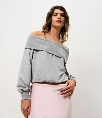 Blusa Ombro a Ombro em Moletinho com Detalhe no Decote