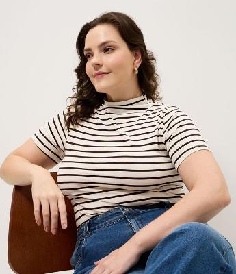 Blusa Listrada Gola Alta Curve & Plus Size