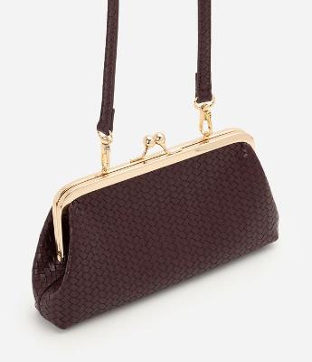 Bolsa Clutch Média em PU Texturizado com Alça Longa Removível