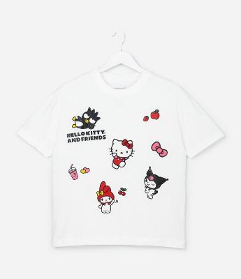 Camiseta Infantil Oversized com Estampa Hello Kitty And Friends - Tam 5 a 16 Anos