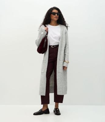 Cardigan Longo em Tricô com Bolsos Funcionais