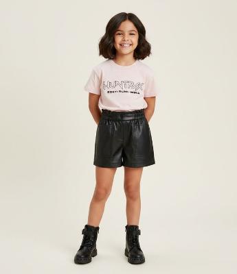 Camiseta Infantil com Estampa Huntrix e Detalhe em Brilho – Tam 5 a 14 Anos