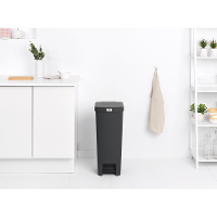 Lixeira Pedal Step Up em Plástico 40 Litros Brabantia Preta - 7