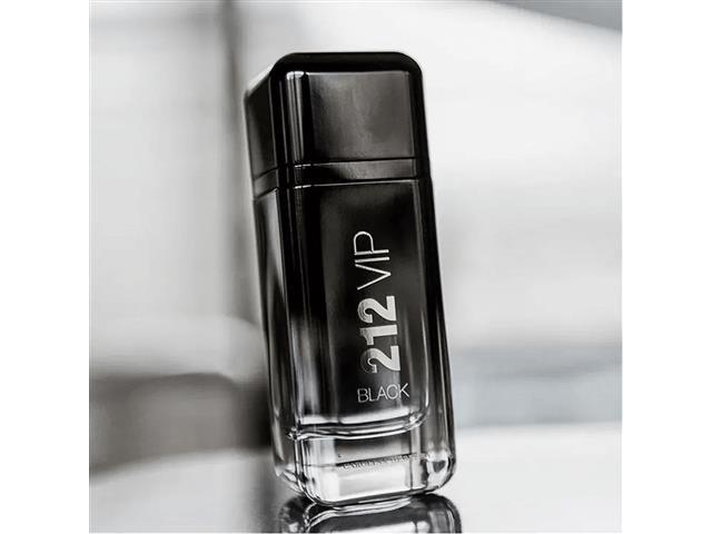 Carolina Herrera 212 VIP Black Eau de Parfum 100ML - 4