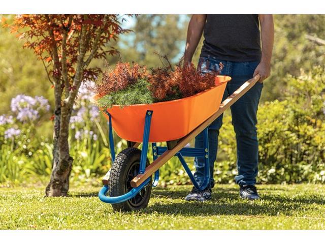 Carrinho de Mão Tramontina com Caçamba Funda Plástica Laranja 55 L - 3