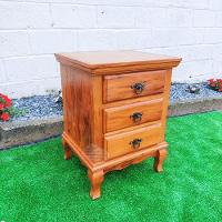 Mesa De Cabeceira 3 Gavetas Com Pé Luiz Xv Madeira De Demolição Sudeste Rústico