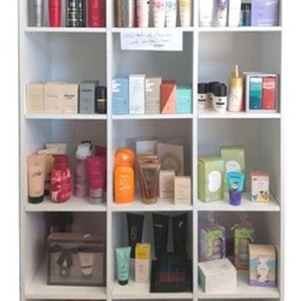 Kit 2 Armários Expositores e 1 Balcão de Atendimento com Gaveta - 10