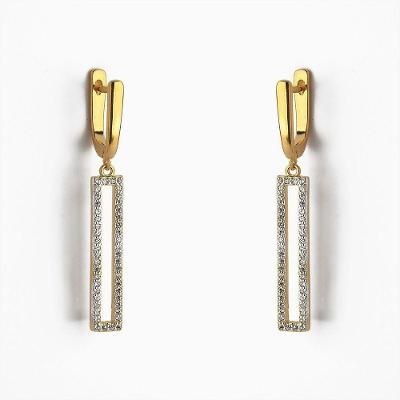 Brinco Longo Retangular Com Zircônia Banhado A Ouro