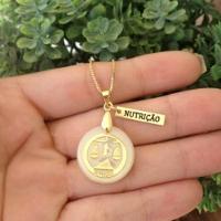 Gargantilha com Pingente Profissão Nutrição Banhado a Ouro