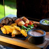 Tábua Com 02 Molheiras Em Pedra Sabão E Suporte G 25X25Cm. - 2