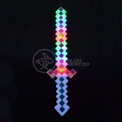 Brinquedo Espada Pixel Minecraft 58cm Diamante à Pilha Azul