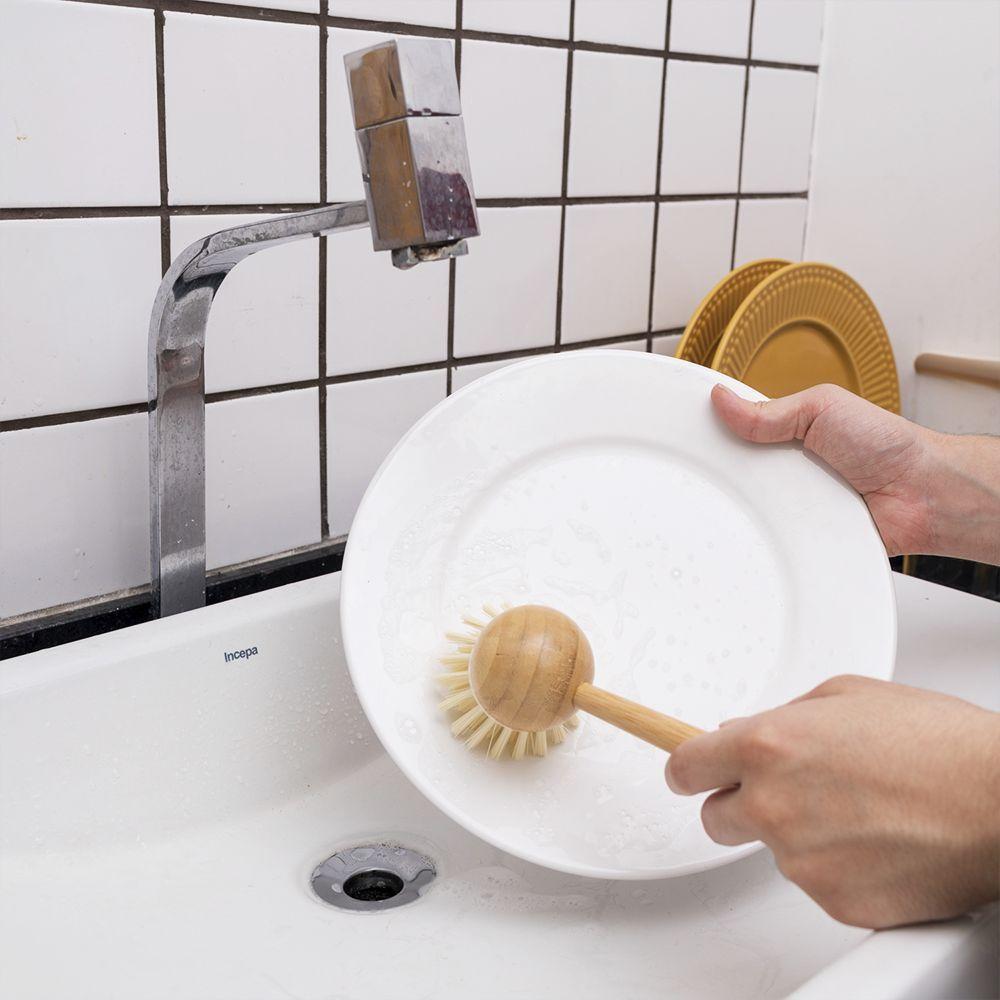 Escova De Bambu Oikos Redonda Com Cabo Para Limpeza Off-white - 4