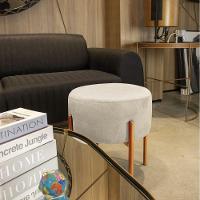 Puff Iron Suede Bege Base Metálica Cobre - Drossi - 4