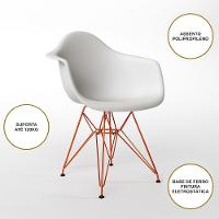 Mesa Jantar Redonda 90Cm Branca Clips 3 Pés Com 4 Poltronas Brancas Base Cobre - Cor: Branco