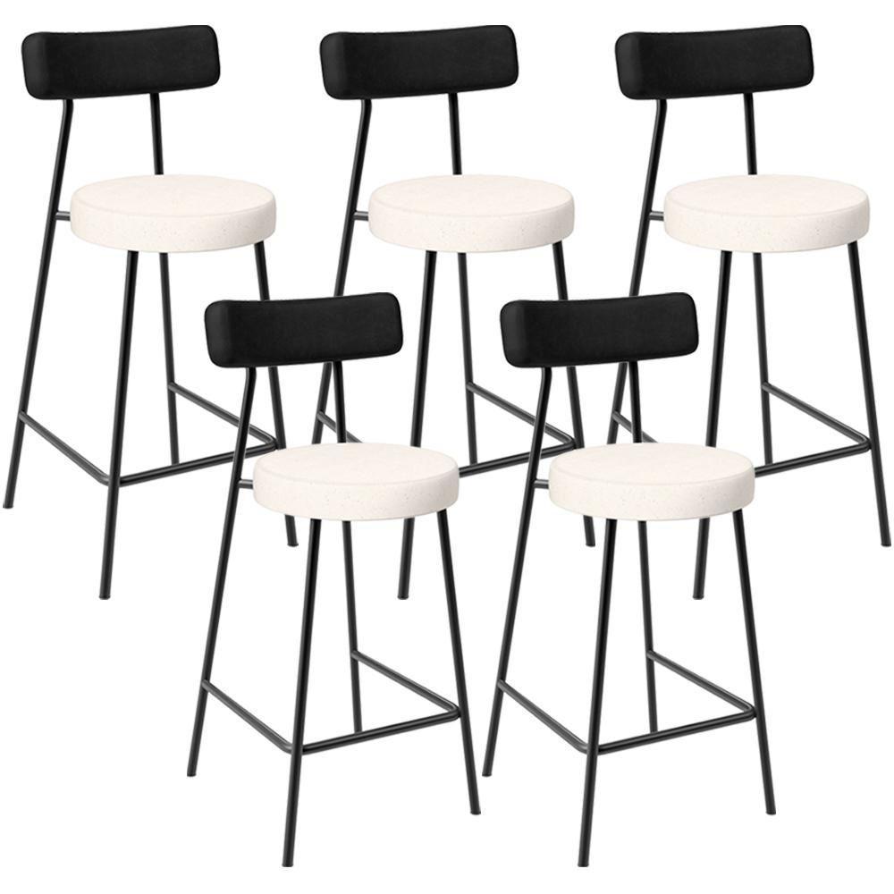 Kit 05 Banquetas Baixa Cozinha Sala Jantar Bancada Milão L02 Couríssimo Preto Linho Cru - Lyam Decor - 1