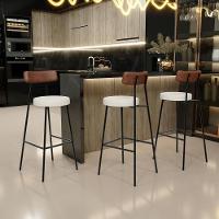 Kit 04 Banquetas Alta Cozinha Sala Jantar Milão L02 Couríssimo Marrom Linho Champagne