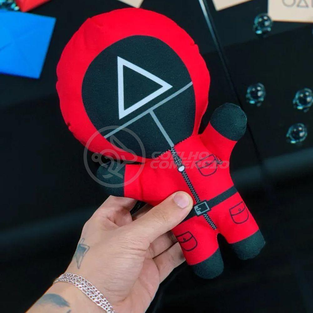 Boneco De Pelucia Squid Game Round 6 Vermelho 26Cm Triangulo - 3