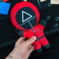 Boneco De Pelucia Squid Game Round 6 Vermelho 26Cm Triangulo - 2