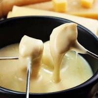 Aparelho De Fondue Lugano Carroussel 18 Peças Esmaltado 1,4 Litros Carne Queijo Chocolate Frutas