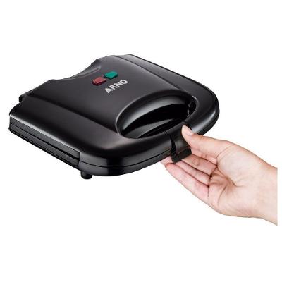 Sanduicheira Arno Sacb com Placas Antiaderente Luz Indicadora 700W Preto 220V