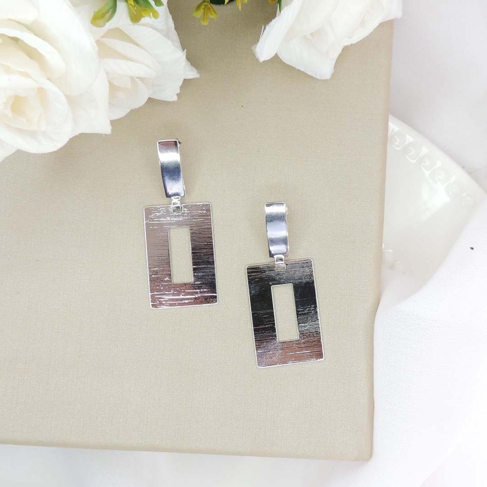 Brinco Com Fio Retangular Folheado Em Ródio Branco [f027] - 2