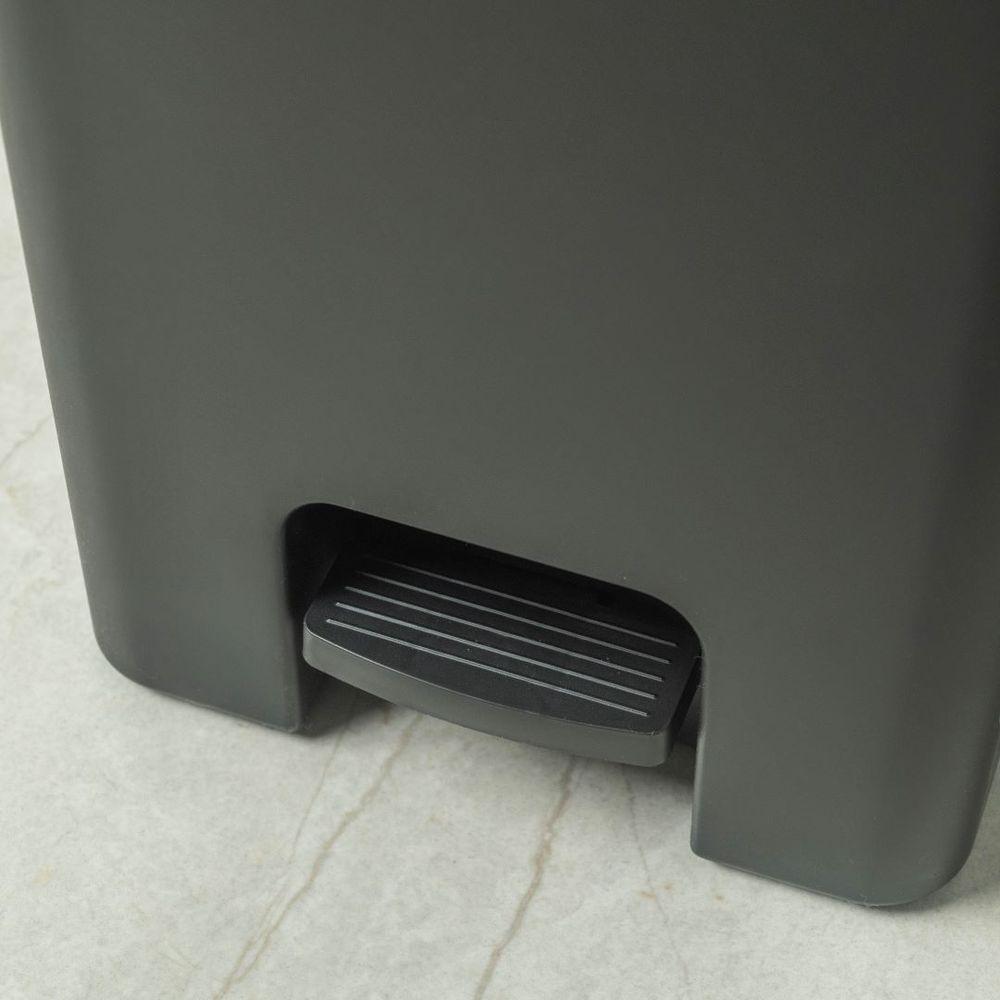 Lixeira Com Pedal Trium Ou 30 Litros Cor:preto - 3