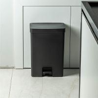 Lixeira Com Pedal Trium Ou 30 Litros Cor:preto - 2