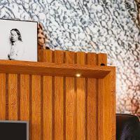 Estante Home Tvs 60 4 Portas Absoluto Naturalle Ripado Carmolar