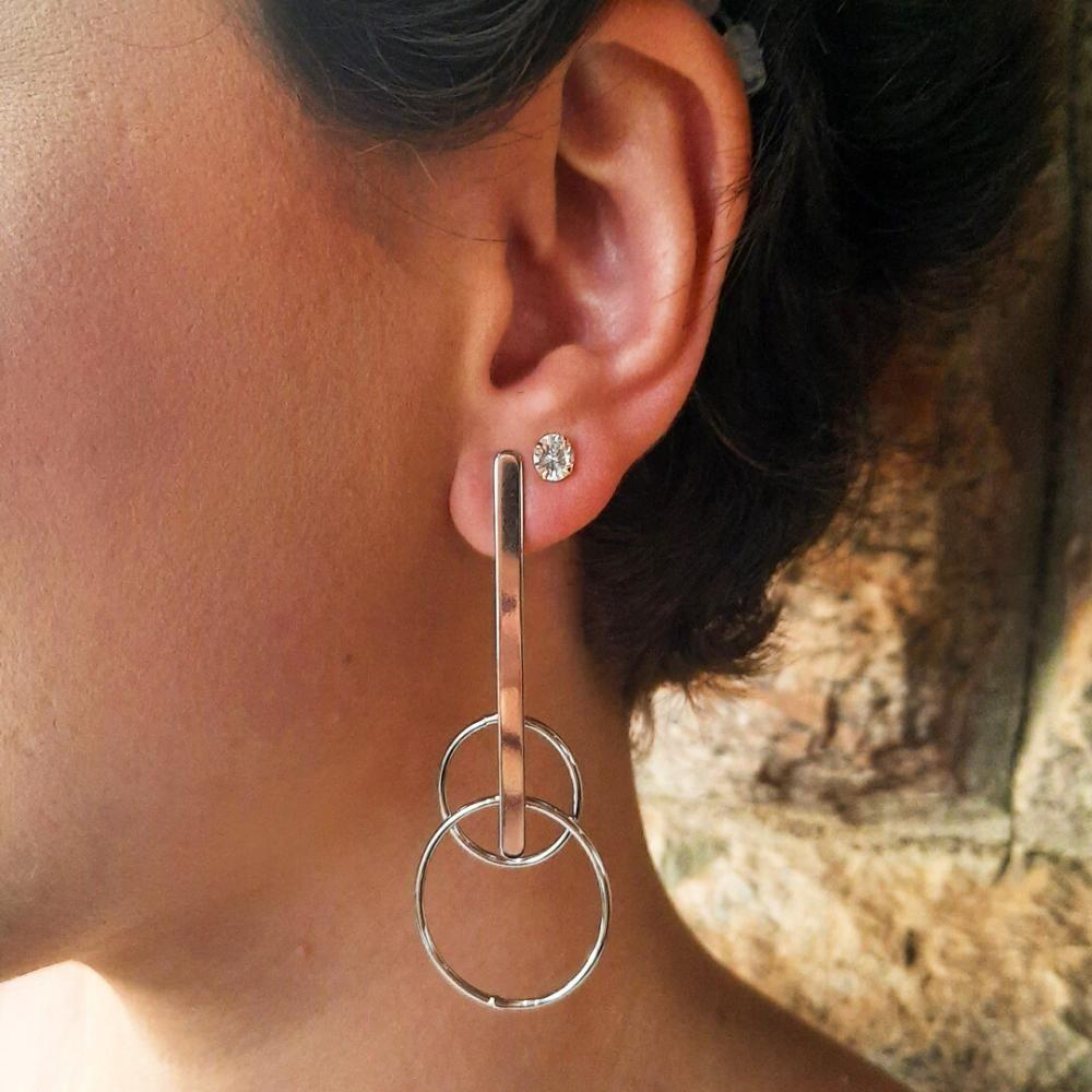 Brinco Com Fio E Dois Círculos Vazados Folheado Em Ródio Branco [f027] - 2