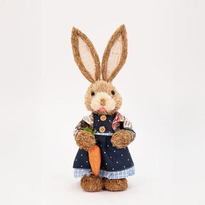 Coelha De Páscoa Em Palha Coelhinha Segurando Cenoura 35cm