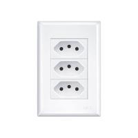 Tomada Tripla Fame Evidence 2p+t 20a Com Placa 4x2 Branca - 1