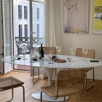 Mesa De Jantar Saarinen Oval 160x90 Cm Mármore Carrara Base Branca