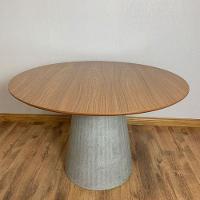 Mesa De Jantar Cone Redonda 130 Cm Base Cimento Concreto Tampo Freijó