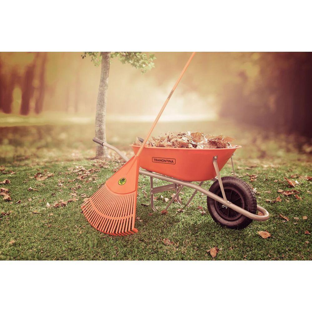 Vassoura Com 26 Dentes Tramontina Em Polipropileno Laranja Com Cabo De Madeira 120 Cm - 3